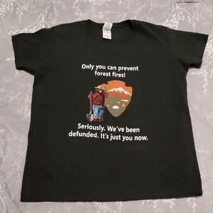 Gildan Women's Medium Green Wokey the Bear Forest Fires Prevention T-Shirt